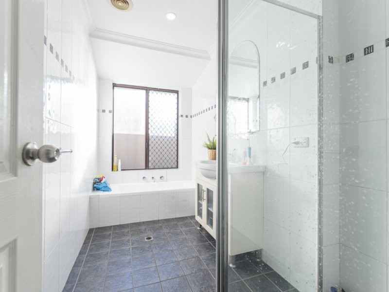 10 Bottlebrush Drive, Thornlie WA 6108