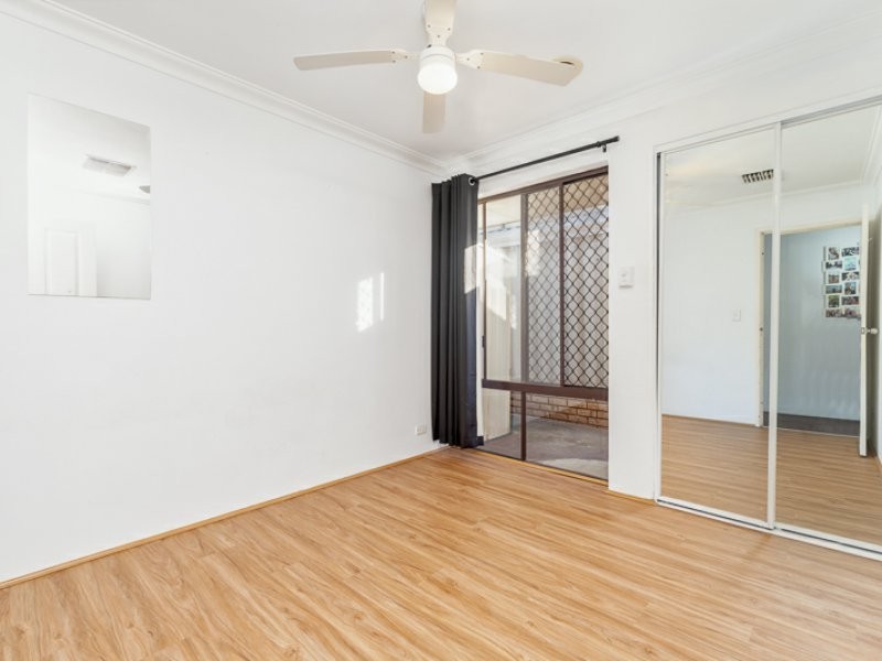 10 Bottlebrush Drive, Thornlie WA 6108