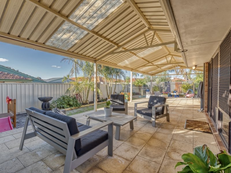 10 Bottlebrush Drive, Thornlie WA 6108