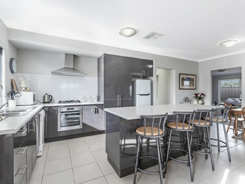 7 Savoy Place, Thornlie WA 6108