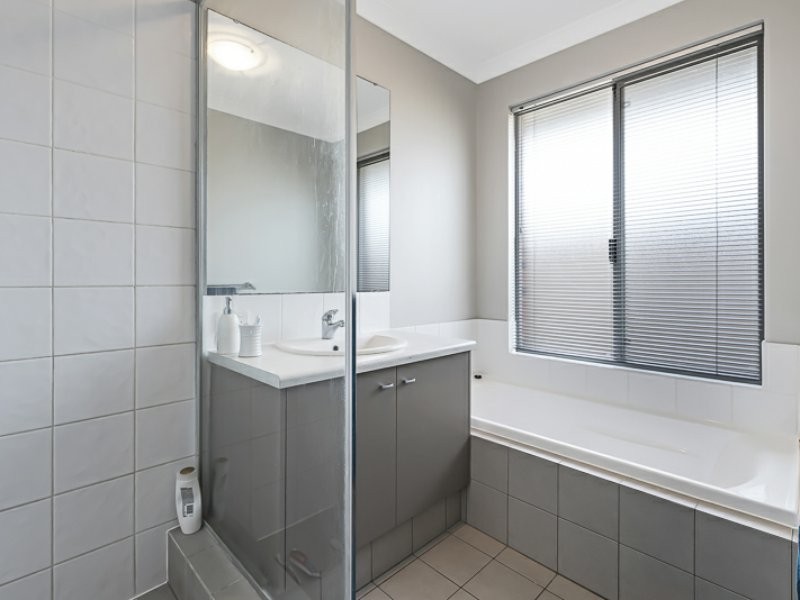 7 Savoy Place, Thornlie WA 6108