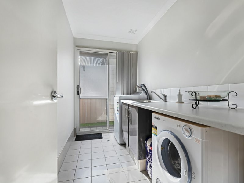 7 Savoy Place, Thornlie WA 6108