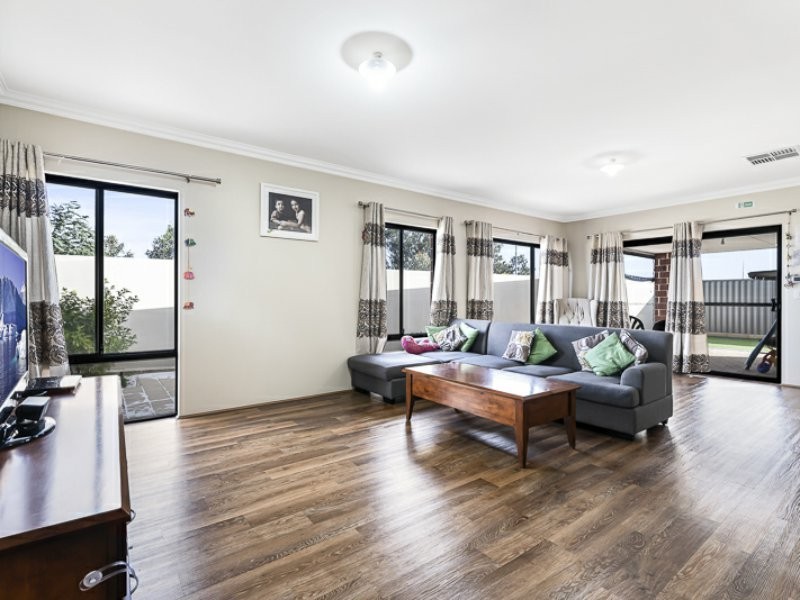 26 Limestone Rise, Piara Waters WA 6112