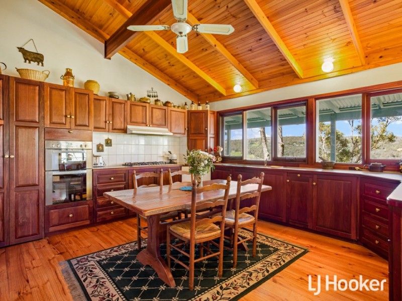 18 Calliandra Place, Roleystone WA 6111