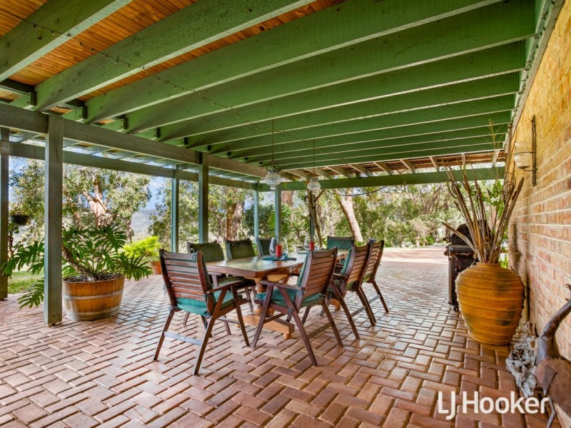 18 Calliandra Place, Roleystone WA 6111