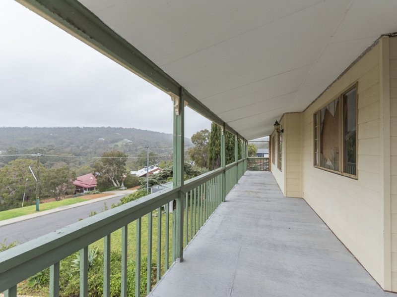 17 Jade Street, Mount Richon WA 6112