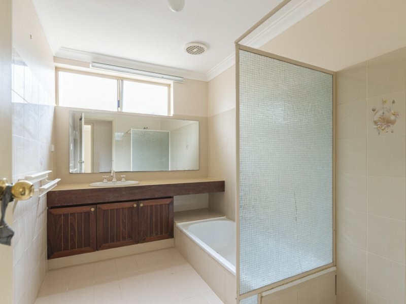 17 Jade Street, Mount Richon WA 6112