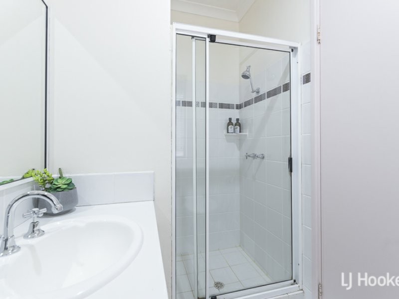 6 Bullfinch Street, Huntingdale WA 6110