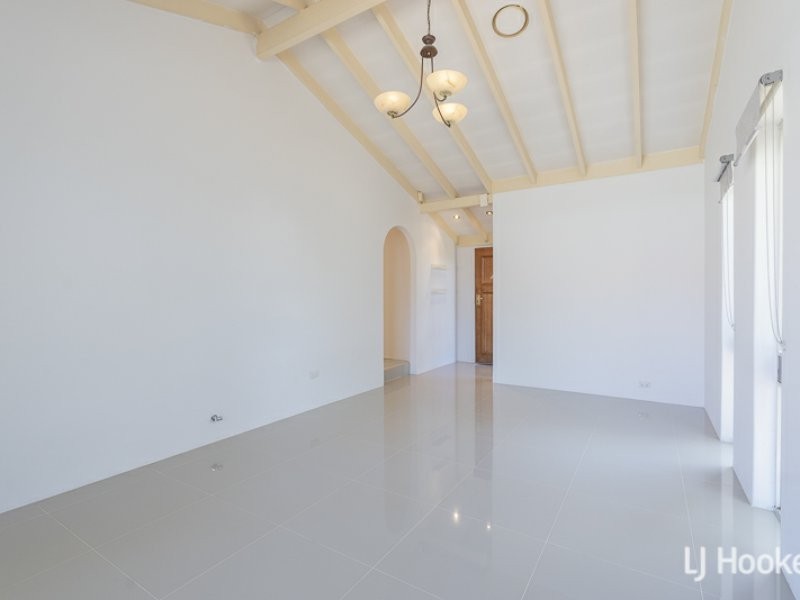 4 Leone Street, Thornlie WA 6108