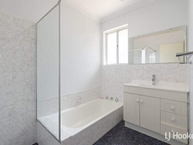 4 Leone Street, Thornlie WA 6108