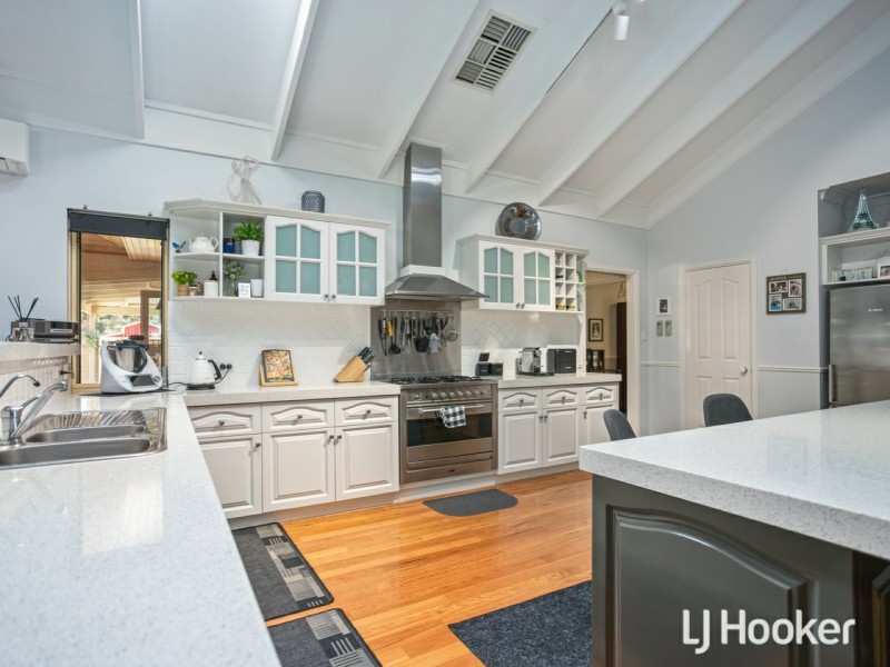 16 Cunningham Drive, Oakford WA 6121