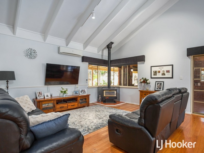 16 Cunningham Drive, Oakford WA 6121