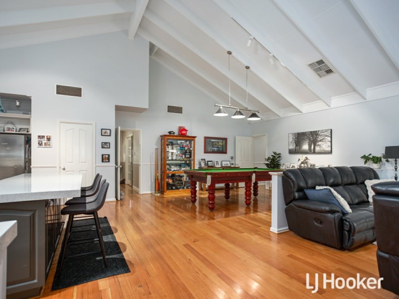 16 Cunningham Drive, Oakford WA 6121