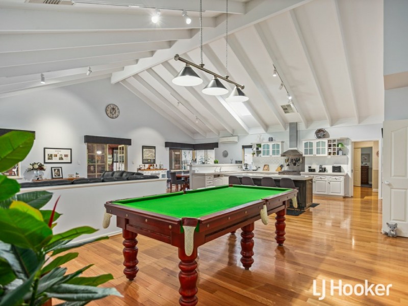 16 Cunningham Drive, Oakford WA 6121