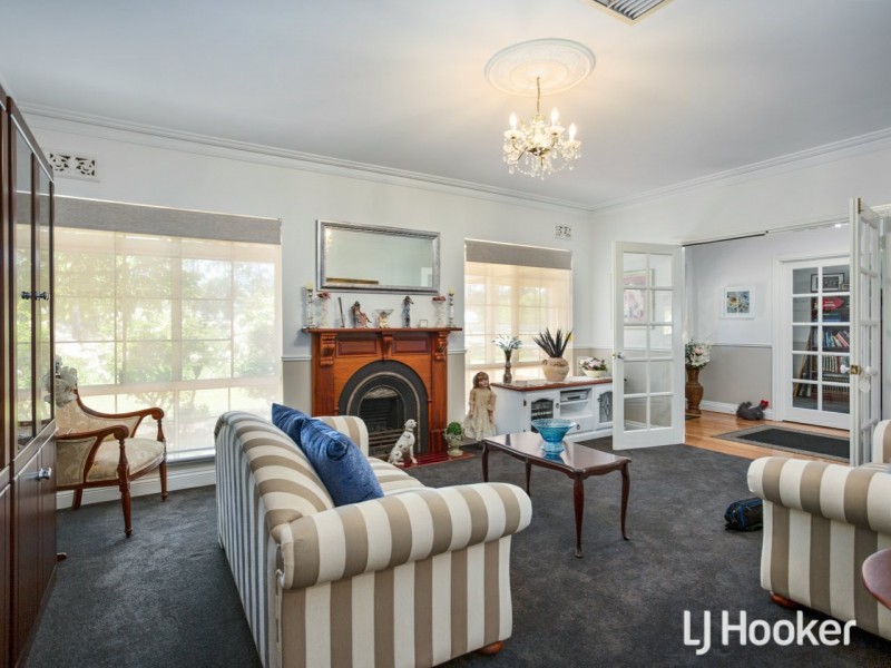 16 Cunningham Drive, Oakford WA 6121