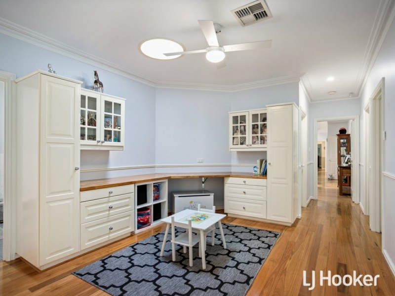 16 Cunningham Drive, Oakford WA 6121