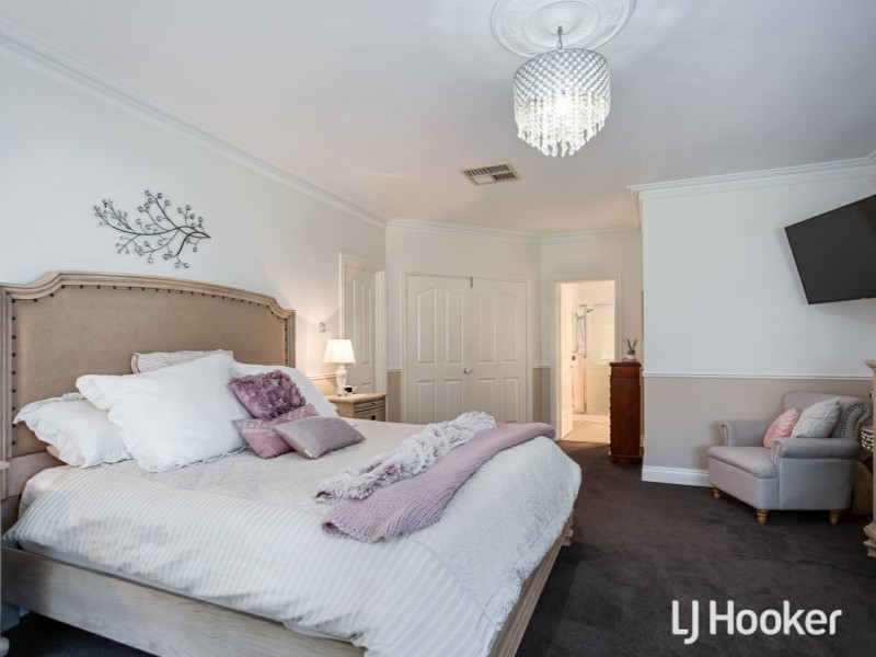 16 Cunningham Drive, Oakford WA 6121