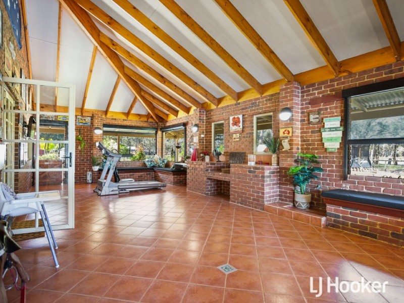 16 Cunningham Drive, Oakford WA 6121