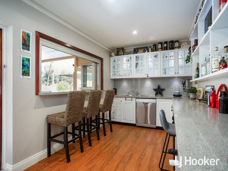 16 Cunningham Drive, Oakford WA 6121