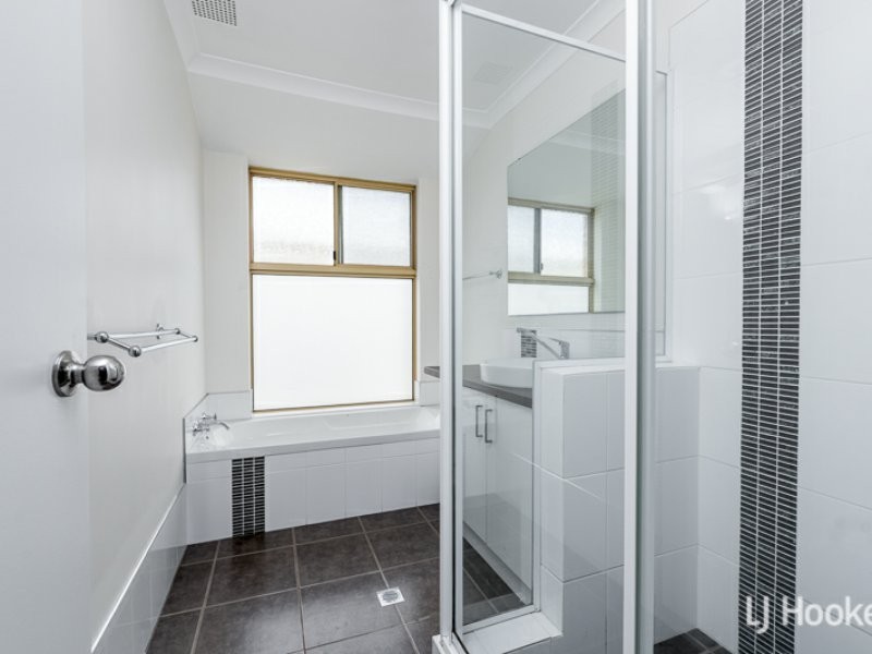 90 Strawberry Drive, Seville Grove WA 6112