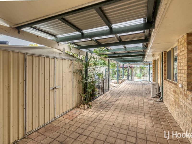 90 Strawberry Drive, Seville Grove WA 6112