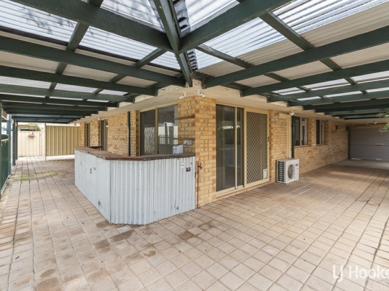 90 Strawberry Drive, Seville Grove WA 6112