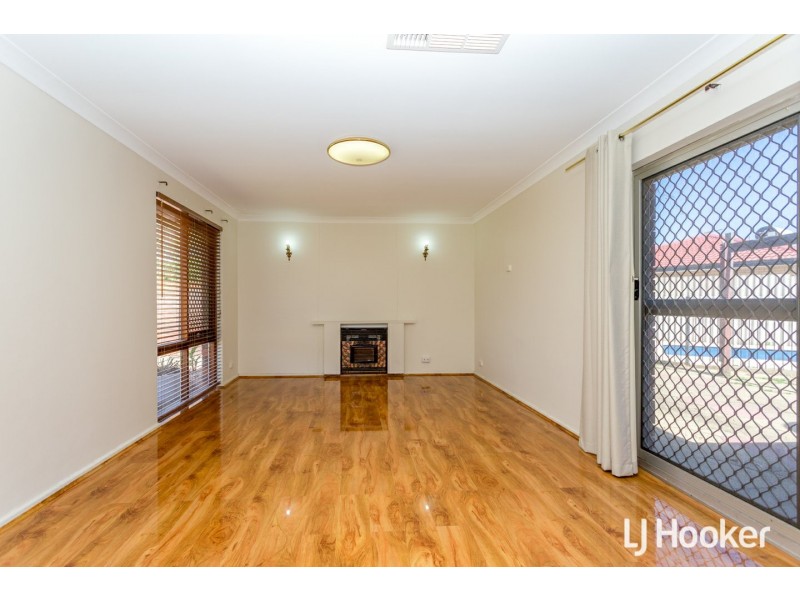 12 Jacobsen Way, Thornlie WA 6108