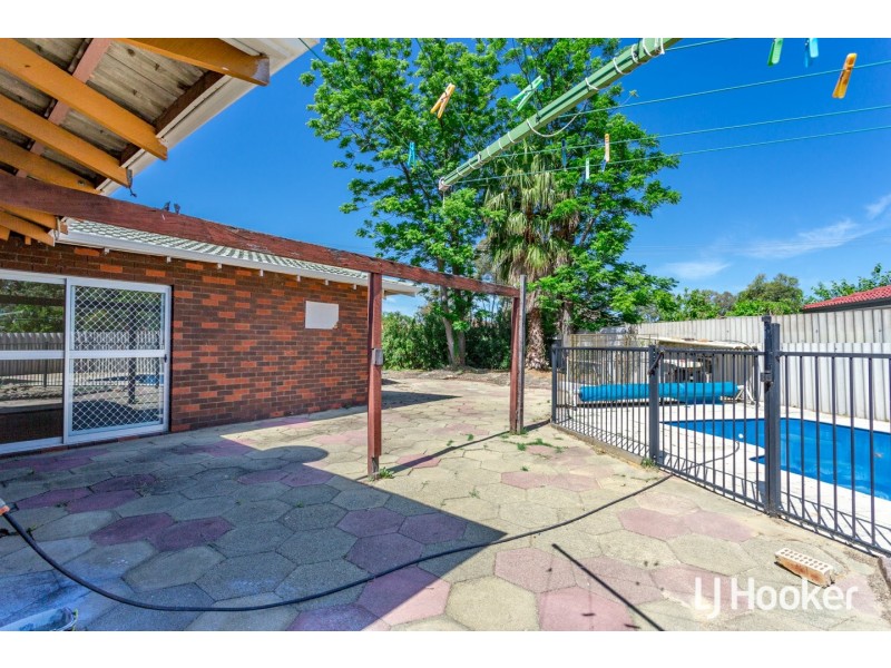 12 Jacobsen Way, Thornlie WA 6108