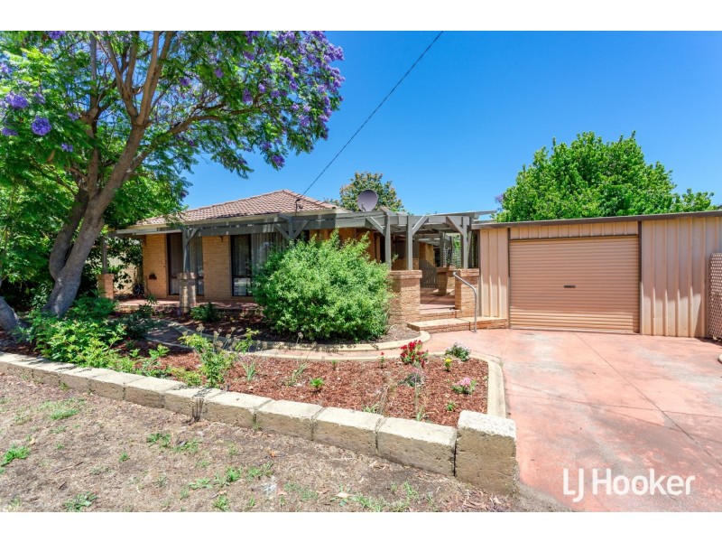 38 Seville Drive, Seville Grove WA 6112