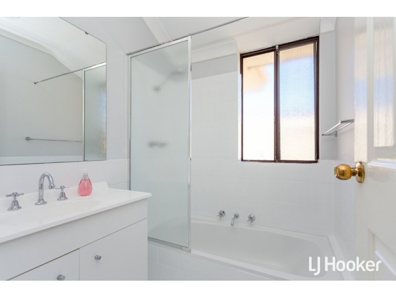 38 Seville Drive, Seville Grove WA 6112