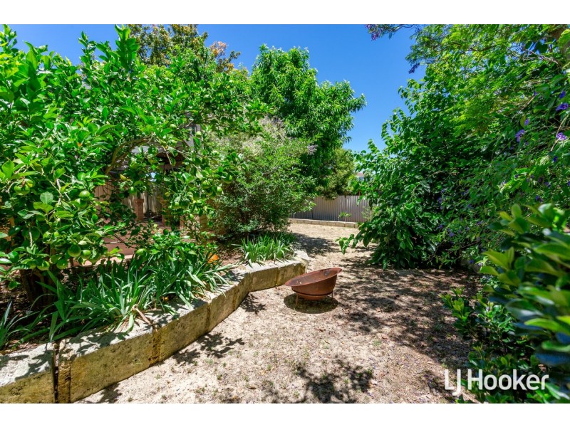 38 Seville Drive, Seville Grove WA 6112