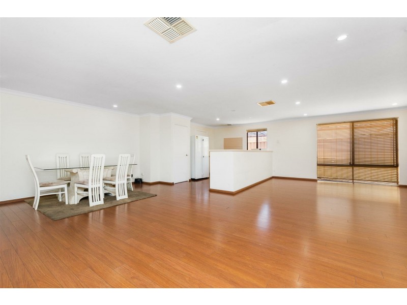 98 Amherst Road, Canning Vale WA 6155