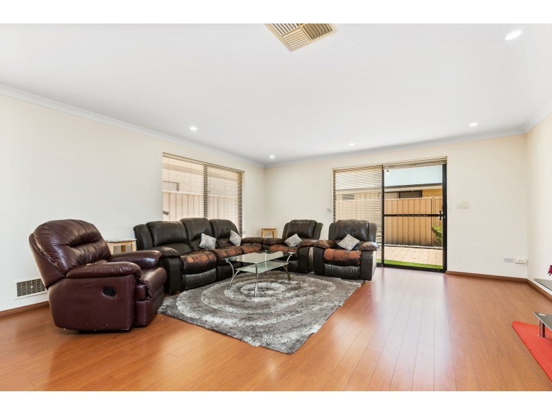 98 Amherst Road, Canning Vale WA 6155