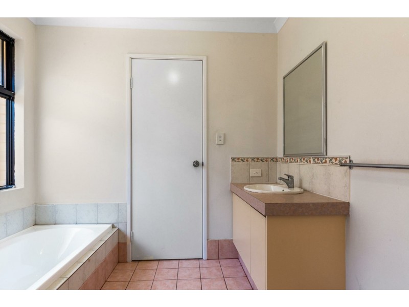 98 Amherst Road, Canning Vale WA 6155