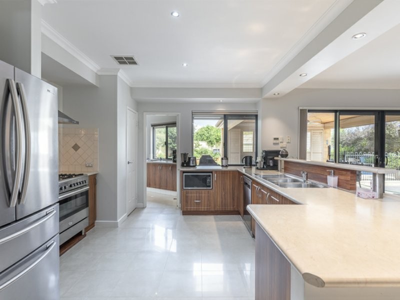 40 Bramdean Crescent, Canning Vale WA 6155