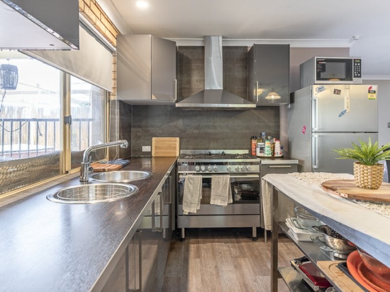 20 Honeysuckle Place, Thornlie WA 6108