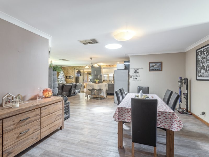 20 Honeysuckle Place, Thornlie WA 6108