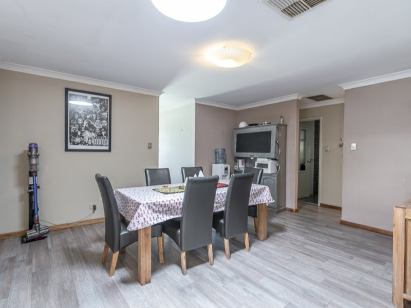 20 Honeysuckle Place, Thornlie WA 6108