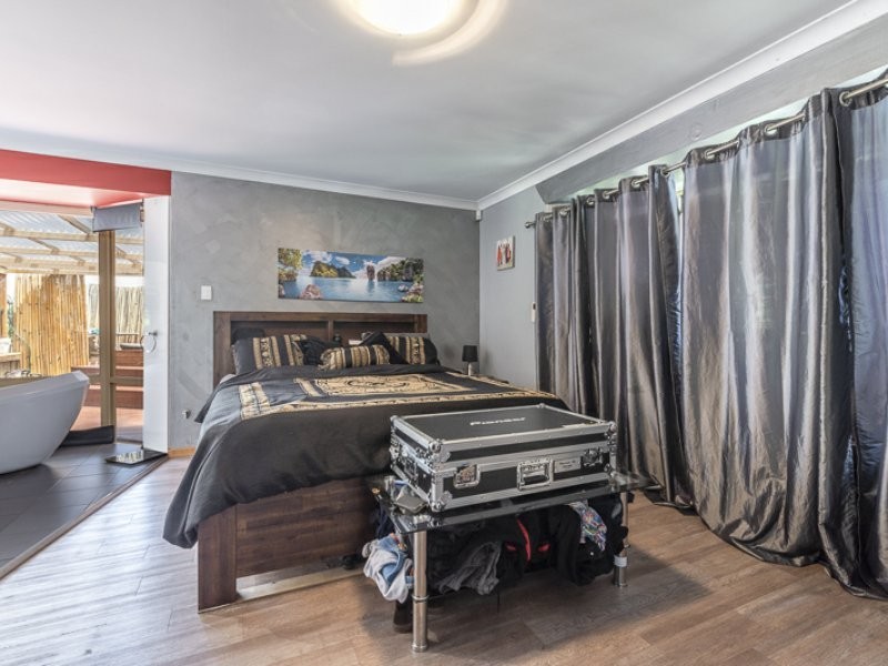 20 Honeysuckle Place, Thornlie WA 6108