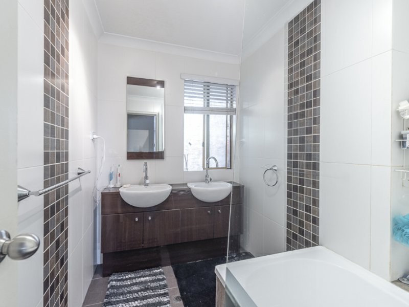 20 Honeysuckle Place, Thornlie WA 6108