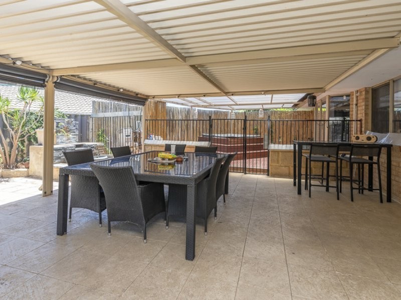 20 Honeysuckle Place, Thornlie WA 6108