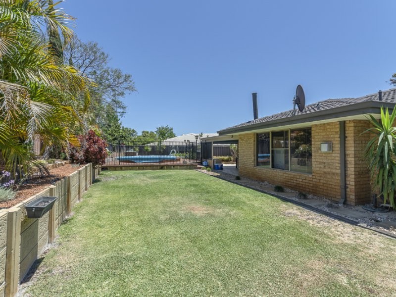 20 Honeysuckle Place, Thornlie WA 6108