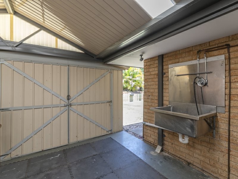 20 Honeysuckle Place, Thornlie WA 6108