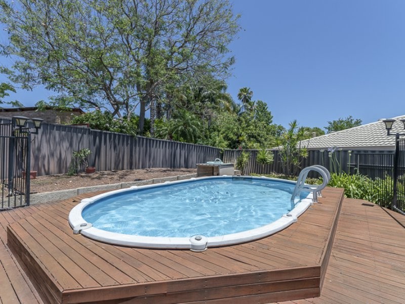 20 Honeysuckle Place, Thornlie WA 6108