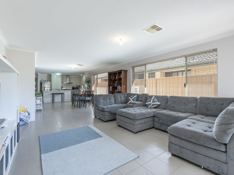 53 Southampton Drive, Piara Waters WA 6112