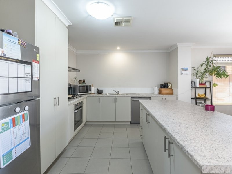 53 Southampton Drive, Piara Waters WA 6112