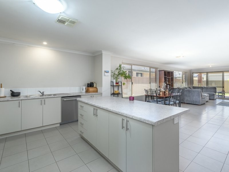 53 Southampton Drive, Piara Waters WA 6112