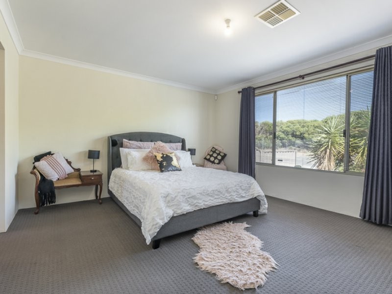 53 Southampton Drive, Piara Waters WA 6112