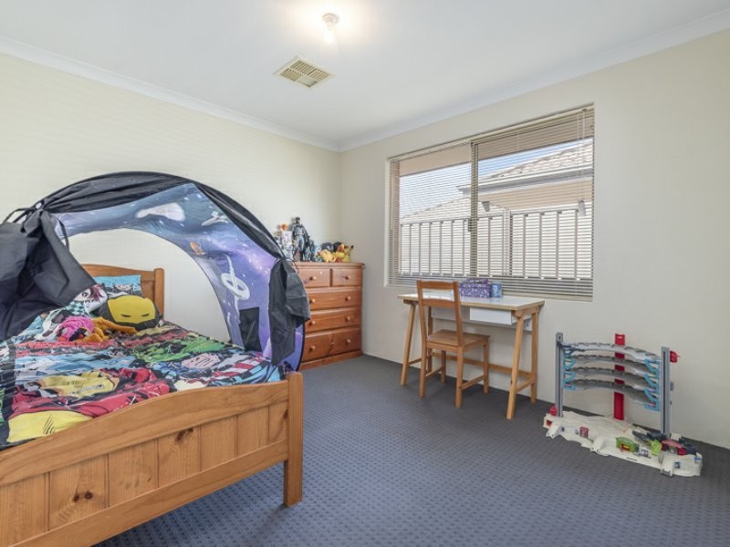 53 Southampton Drive, Piara Waters WA 6112