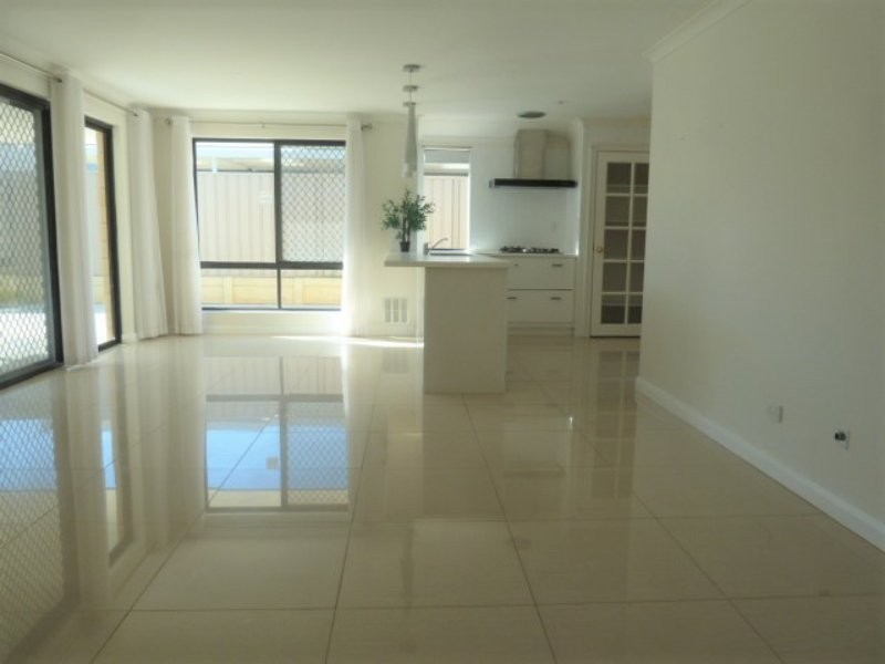 33 Ninth Road, Brookdale WA 6112